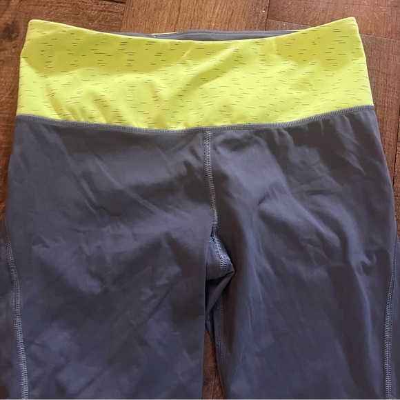 Victoria’s Secret VSX knockout crop leggings women Sz small gray neon pocket - Picture 3 of 8